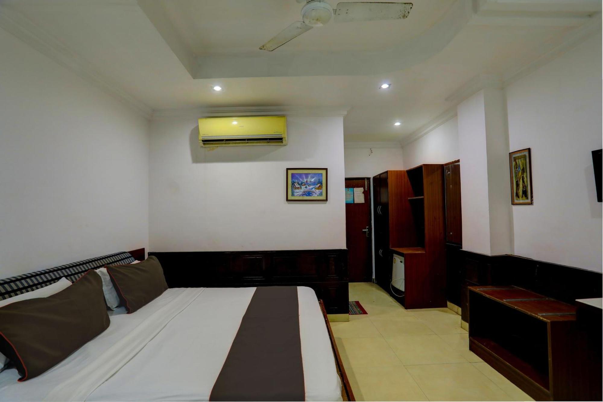 Hotel Monarch Inn Lucknow Exterior photo
