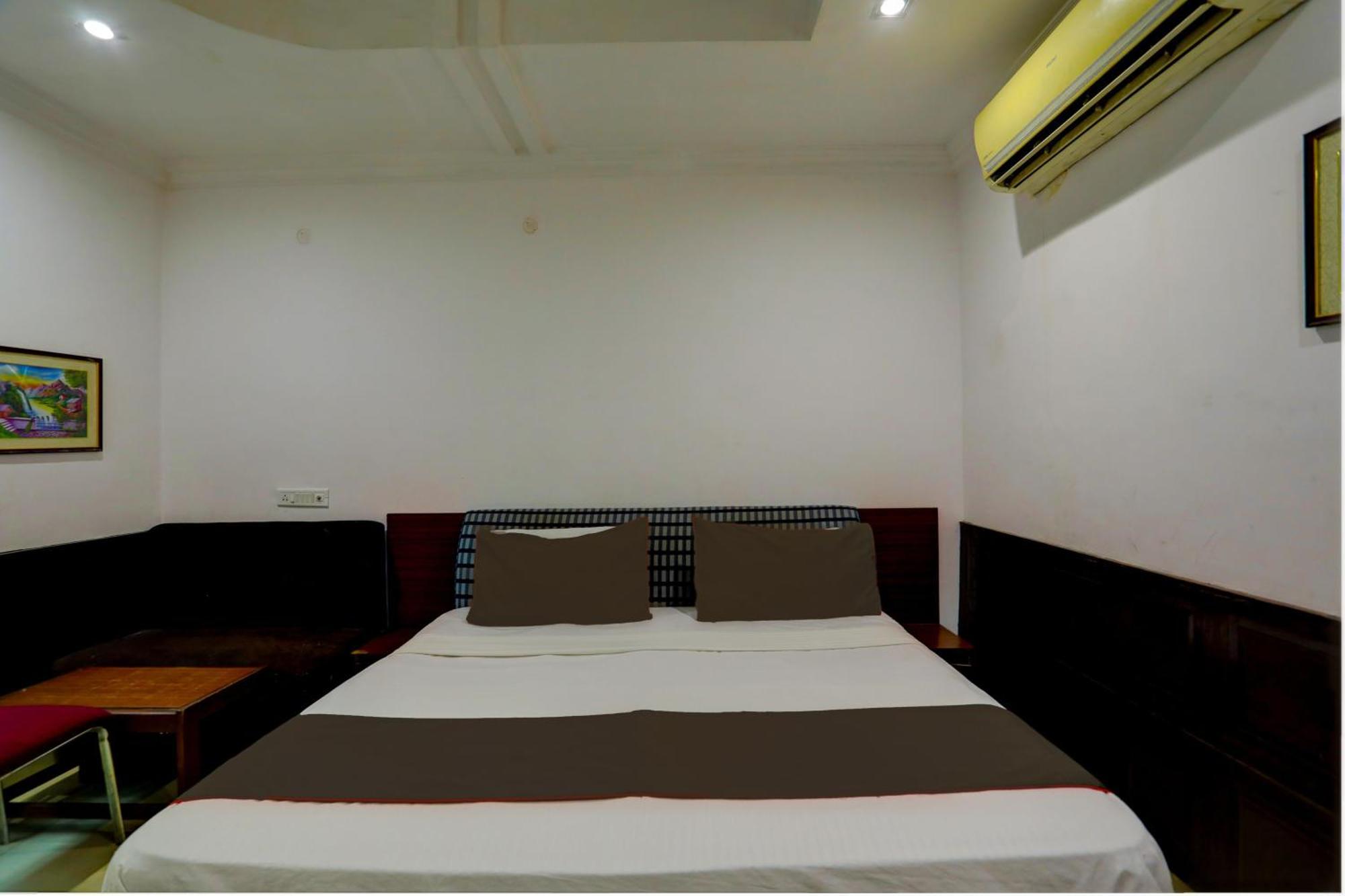 Hotel Monarch Inn Lucknow Exterior photo